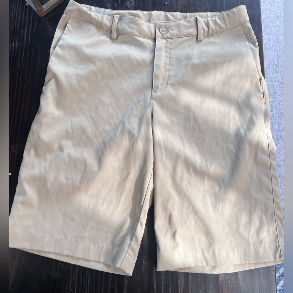 Nike Dri-fit shorts Boy’s size large golf